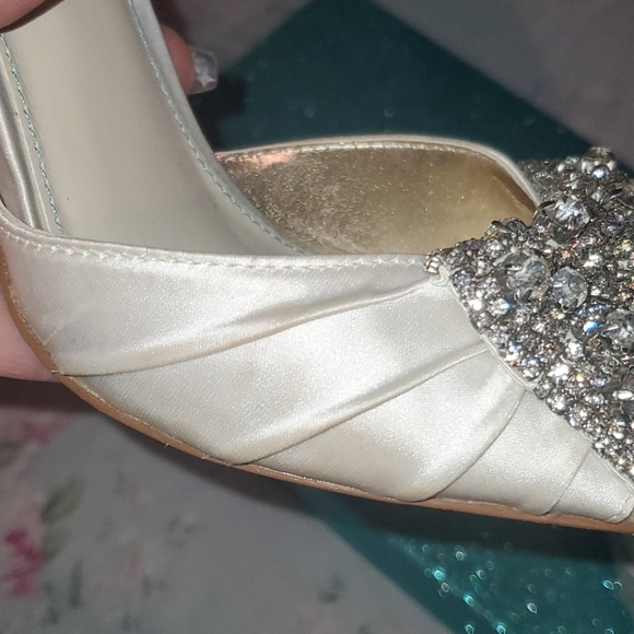 Shoes - Picture 7 of 8